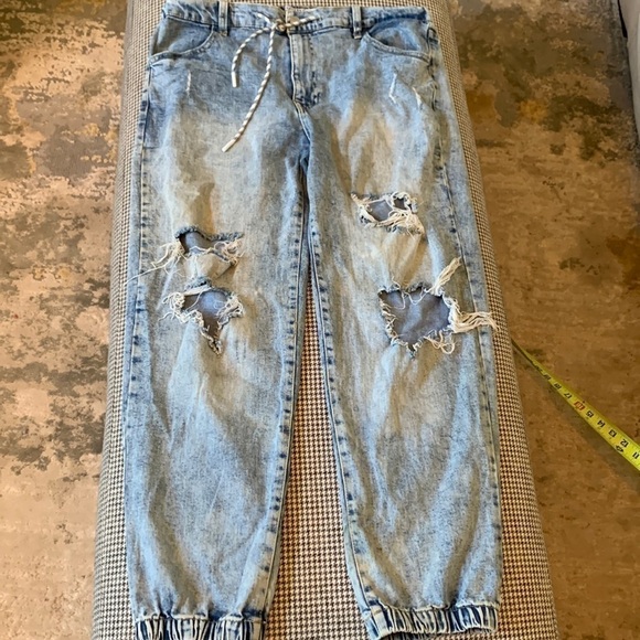 𝅺CELEBRITY Pink 100% cotton distressed light wash jeans size Large - Picture 10 of 11